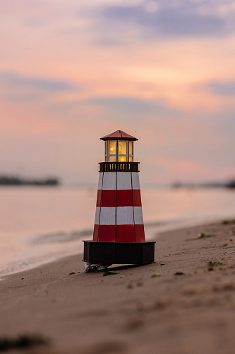 Интерьерный светильник из дерева "Маяк"